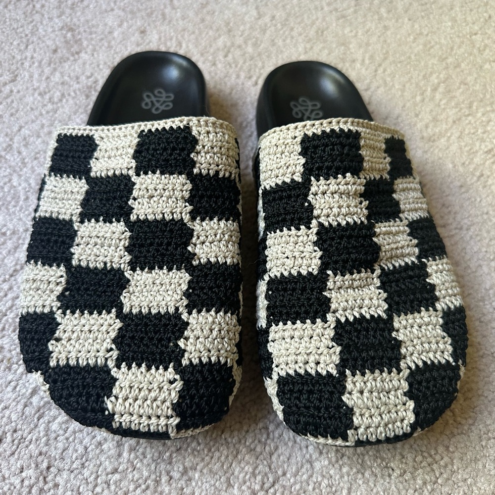 The Sak Women's Bolinas Black White Checkered Crochet Clog - Picture 11 of 12